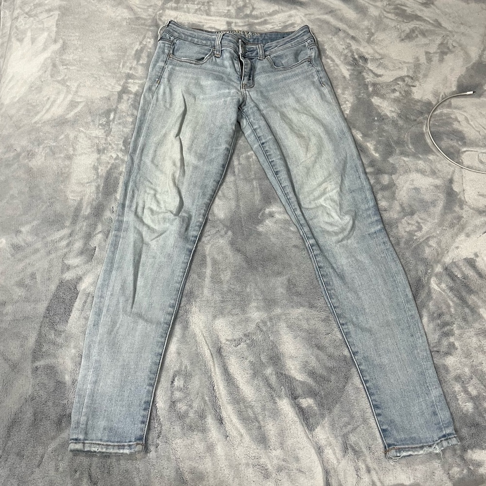 American Eagle light wash low-rise jeggings - Picture 2 of 8